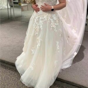 David's Bridal Cream Lace Wedding Dress